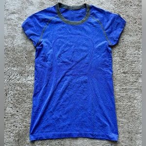 Lululemon athletic tshirt top, size 6